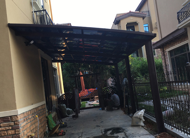 崇左碧桂園陽(yáng)臺(tái)雨棚車(chē)棚安裝實(shí)例