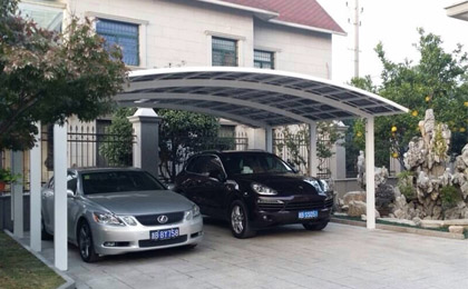 庭院合抱型車(chē)棚