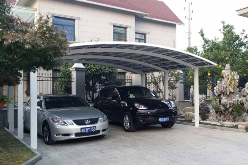 合抱型車棚